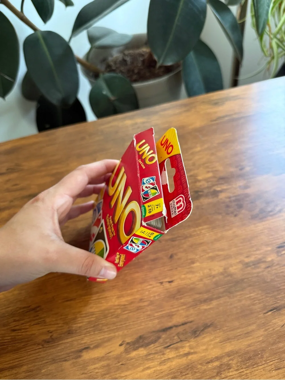 UNO Classic Card Game - Red